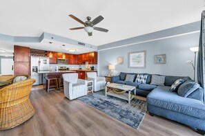 Lägenhet - 1 kingsize-säng med bäddsoffa (Laketown Wharf 317) | Vardagsrum