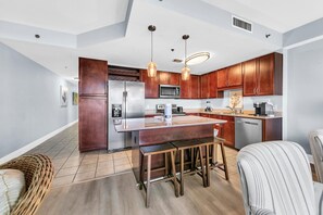 Appart'hôtel, 1 très grand lit et 1 canapé-lit (Laketown Wharf 317) | Cuisine privée