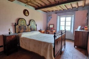 3 bedrooms, WiFi, bed sheets - Charming Oasis in Tuscany: Historic Spaces with Private Jacuzzi (Coreglia Antelminelli)