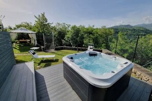 Terrace/patio - Charming Oasis in Tuscany: Historic Spaces with Private Jacuzzi (Coreglia Antelminelli)