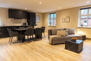 Apartment | Living area | Flat-screen TV - Hotel Ulfborg (Ulfborg)