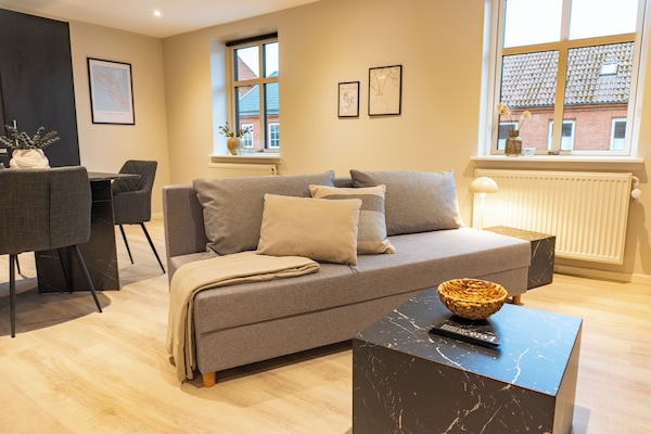 Apartment | Living area | Flat-screen TV