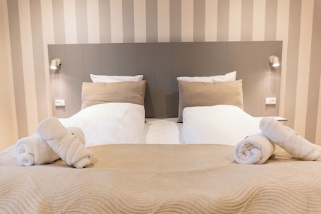 Superior Double Room | Desk, laptop workspace, free WiFi, bed sheets