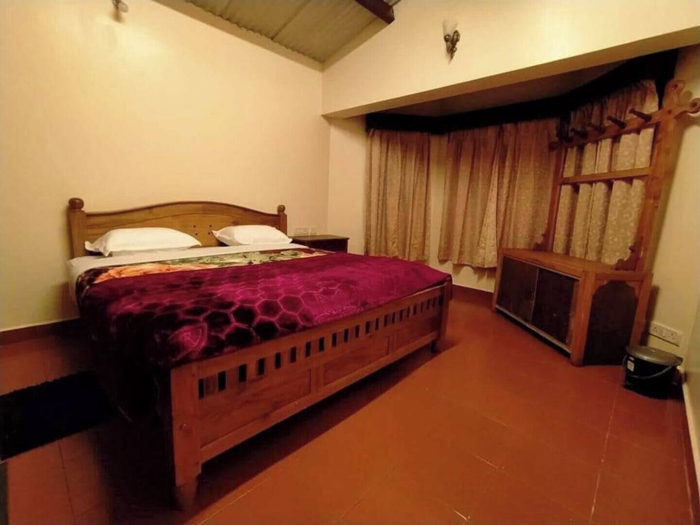 3 habitaciones, tabla de planchar con plancha, wifi y ropa de cama 