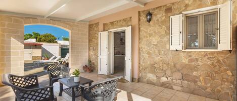 تناول الطعام بالخارج