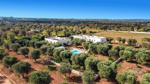 A modern villa with a swimming pool surrounded by olive trees. - Borgo Morgicchio by Perle di Puglia (Carovigno)