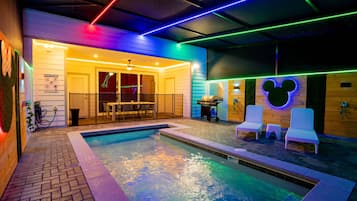 Et oppvarmet basseng