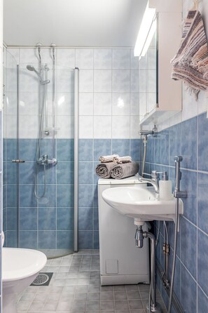 คอมฟอร์ทสตูดิโอ, ระเบียง, วิวเมือง | ห้องน้ำ