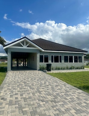 Exterior - 

Fairway Estate, 10 mins to Ochi.  3 bedroom, 4 beds 3 bath hse. Private Beach (Drax hall)