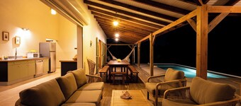 Villa Jacaranda with a swimming pool overlooking the sea and spacious rooms