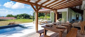 Villa Jacaranda with a swimming pool overlooking the sea and spacious rooms