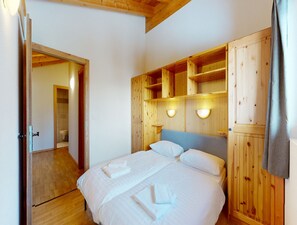 Apartment | 6 bedrooms - Spacious Apartment With Balcony (Nendaz)