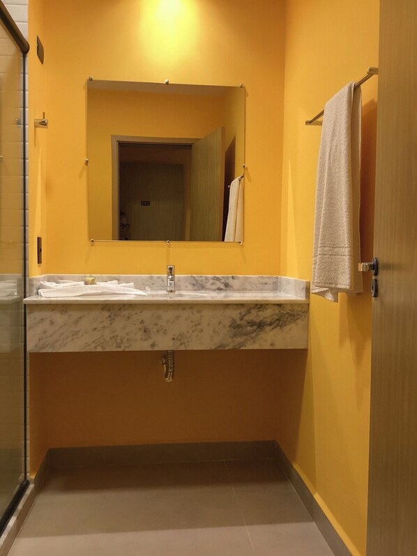 Bathroom - HOTEL CHIAPETTI (Foz do Iguaçu)