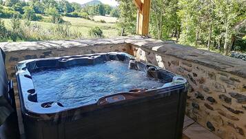Bain à remous extérieur