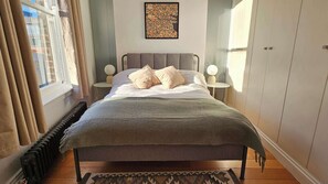 1 bedroom, iron/ironing board, internet, bed sheets