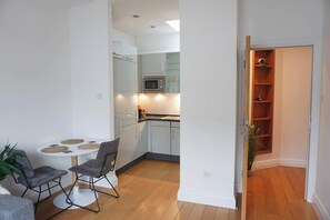 Interior - Temple Bar 1BD, Large & Newly Upgraded, Sleeps 4 (Dublin)