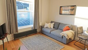 TV - Temple Bar 1BDR Large Newly Upgraded Sleeps 4 (Dublin)