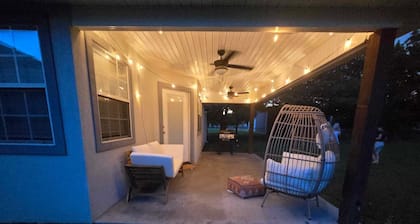 Pet Paradise on Main: Fenced Yard Included!