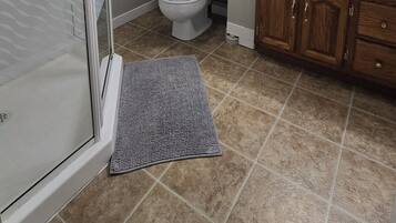 淋浴设施、吹风机、毛巾、肥皂