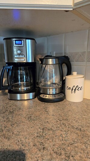 Kaffee und/oder Kaffeemaschine