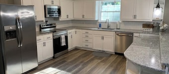 Conway White House: Sleeps 18, Game Room, Pool