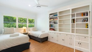 6 bedrooms, iron/ironing board, free WiFi, bed sheets - Winders Beach House - Stunning Beachfront Home (Marcoola)