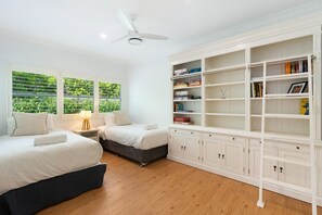 6 bedrooms, iron/ironing board, free WiFi, bed sheets