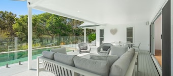 Winders Beach House - Stunning Beachfront Home