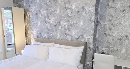 King Room. Located in Moston, 4.6 mi from Etihad Stadium.