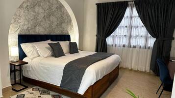 1 habitación, escritorio, tabla de planchar con plancha y wifi gratis