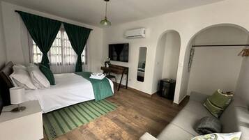 1 bedroom, desk, iron/ironing board, free WiFi