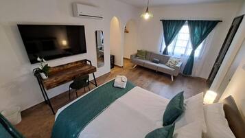 1 bedroom, desk, iron/ironing board, free WiFi