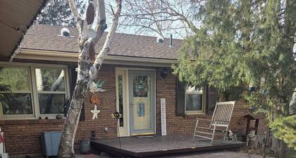 Charming 2-bedroom house in Ogden with WiFi. Country location. Close to Ski area