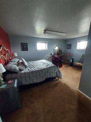 Room - Charming 2-bedroom house in Ogden with WiFi. Country location. Close to Ski area (Ogden)