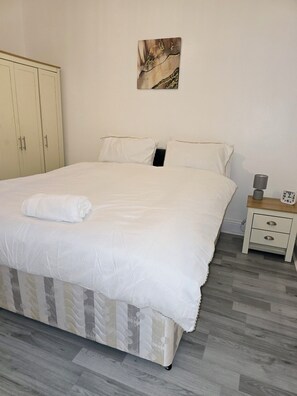 1 bedroom, WiFi, bed sheets