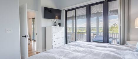 4 bedrooms, iron/ironing board, travel crib, free WiFi