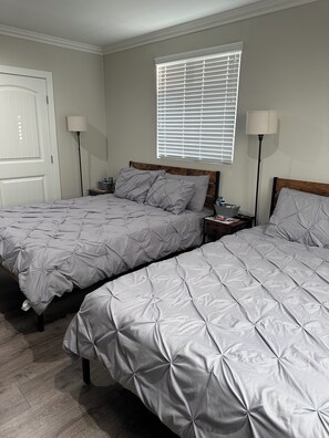 4 bedrooms, iron/ironing board, WiFi, bed sheets