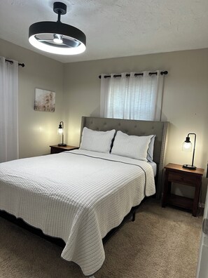 3 habitaciones, escritorio, tabla de planchar con plancha y wifi gratis 