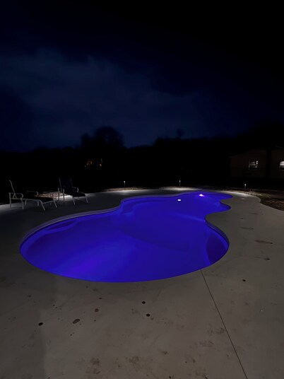 3BR, 2BA Guest Suite, Pool, Theatre Room, Hot Tub, Brand New!