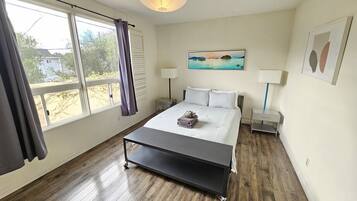 2 chambres, bureau, fer et planche à repasser, lit parapluie