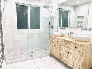Hair dryer, towels, soap, toilet paper - Villa Outpost in the Hollywood Hills. (Los Angeles)
