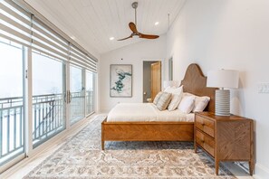 6 Schlafzimmer, Schreibtisch, Bügeleisen/Bügelbrett, Reisekinderbett