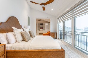6 bedrooms, desk, iron/ironing board, travel crib