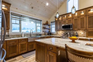 Frigorífic, microones, forn i placa de cuina 