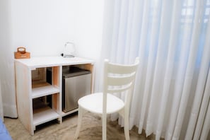 Standard Triple Room | Makan dalam bilik