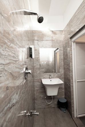 Standaard eenpersoonskamer | Een bureau, een laptopwerkplek, gratis wifi