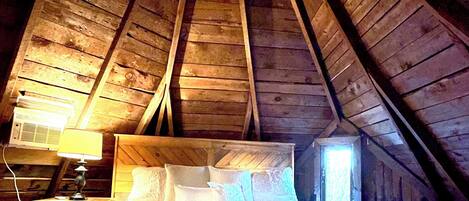 4 bedrooms, desk, iron/ironing board, travel cot