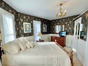 4 Schlafzimmer, Schreibtisch, Bügeleisen/Bügelbrett, Reisekinderbett