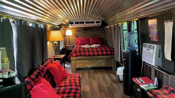 Mobile Home, 1 Queen Bed, Non Smoking, Mountain View | 1 bedroom, pillow-top beds, free WiFi, bed sheets