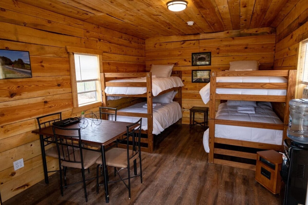 Cabaña, varias camas, vista a la montaña | 1 habitación, camas con pillow-top, wifi gratis y ropa de cama
